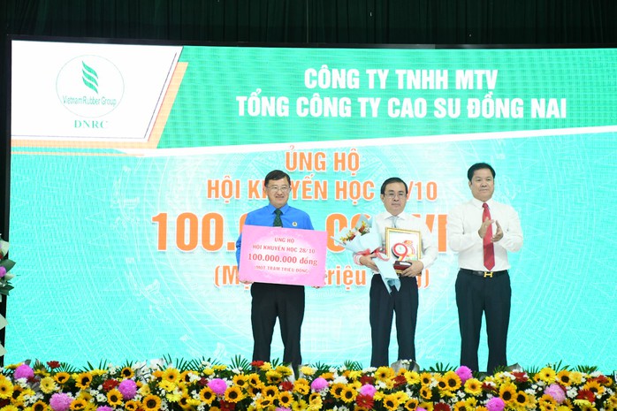 Trao 580 suất học bổng cho con em ngành cao su- Ảnh 3. Trao 580 suất học bổng cho con em ngành cao su- Ảnh 3.