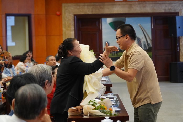 Ân tình của học bổng 1&1: "Người đi trước rước đàn em theo sau"- Ảnh 5. Ân tình của học bổng 1&1: "Người đi trước rước đàn em theo sau"- Ảnh 5.