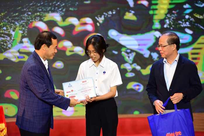 Xúc động với ý chí của nữ sinh viên ung thư giai đoạn 3- Ảnh 4. Xúc động với ý chí của nữ sinh viên ung thư giai đoạn 3- Ảnh 4.