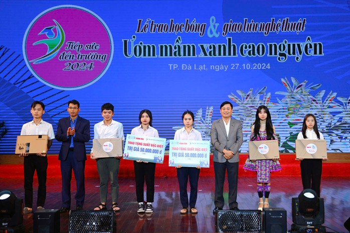 Xúc động với ý chí của nữ sinh viên ung thư giai đoạn 3- Ảnh 1. Xúc động với ý chí của nữ sinh viên ung thư giai đoạn 3- Ảnh 1.
