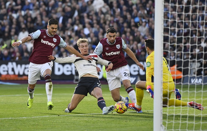 Thua West Ham phút cuối, Man United chìm sâu ở Giải Ngoại hạng Anh- Ảnh 3. Thua West Ham phút cuối, Man United chìm sâu ở Giải Ngoại hạng Anh- Ảnh 3.