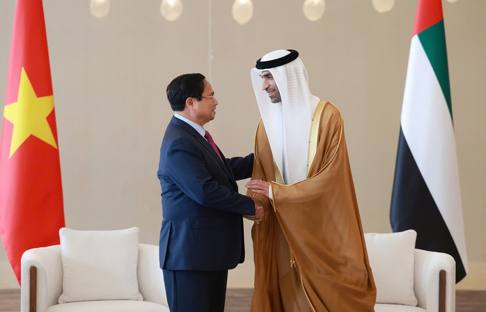 Thủ tướng đến Thủ đô Abu Dhabi, bắt đầu thăm chính thức UAE- Ảnh 5. Thủ tướng đến Thủ đô Abu Dhabi, bắt đầu thăm chính thức UAE- Ảnh 5.