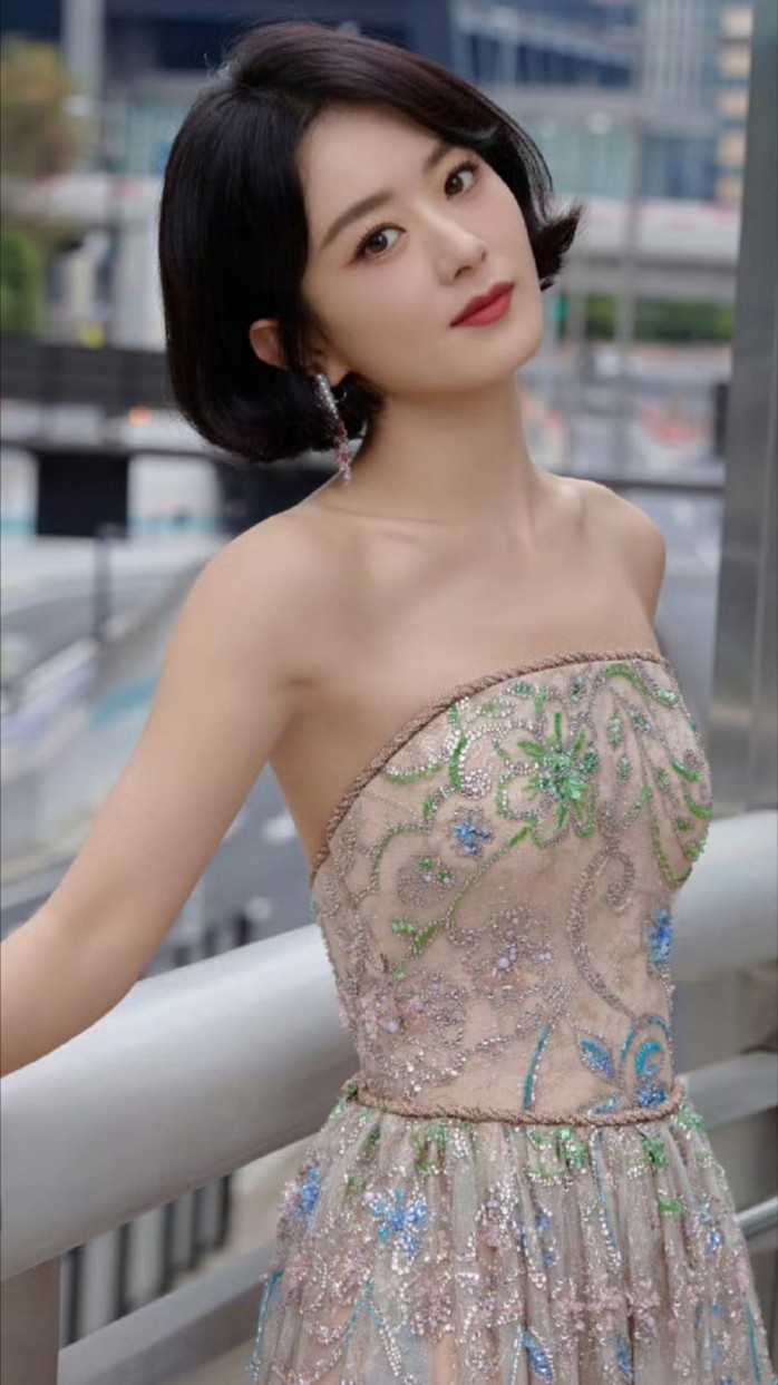 Triệu Lệ Dĩnh khoe nhan sắc quyến rũ- Ảnh 5. Triệu Lệ Dĩnh khoe nhan sắc quyến rũ- Ảnh 5.