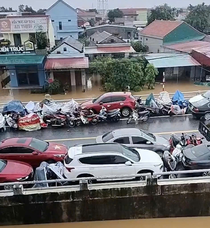Lũ lớn sau bão số 6 ở Quảng Bình: "Nước lũ lên quá nhanh, không kịp trở tay..."- Ảnh 9. Lũ lớn sau bão số 6 ở Quảng Bình: "Nước lũ lên quá nhanh, không kịp trở tay..."- Ảnh 9.