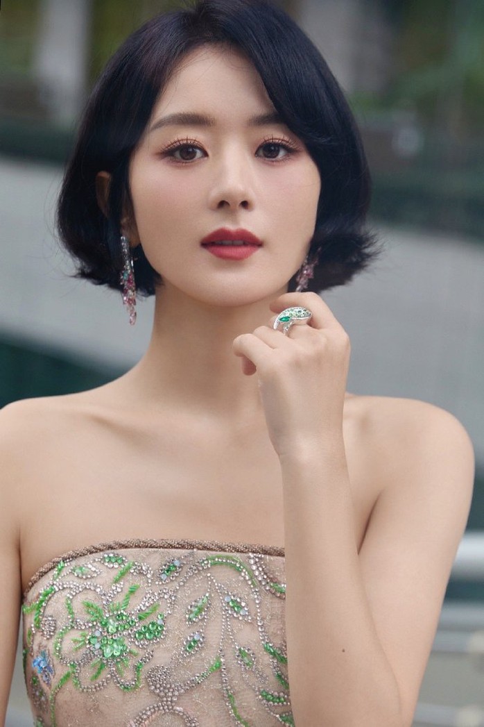 Triệu Lệ Dĩnh khoe nhan sắc quyến rũ- Ảnh 2. Triệu Lệ Dĩnh khoe nhan sắc quyến rũ- Ảnh 2.