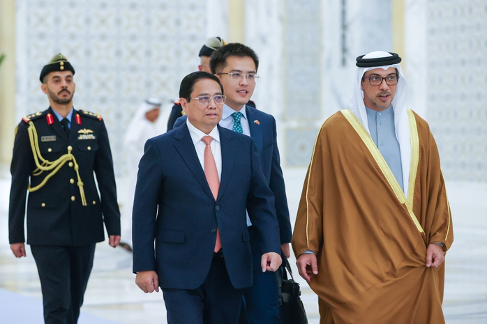 UAE bắn 21 phát đại bác chào đón Thủ tướng Phạm Minh Chính- Ảnh 3. UAE bắn 21 phát đại bác chào đón Thủ tướng Phạm Minh Chính- Ảnh 3.