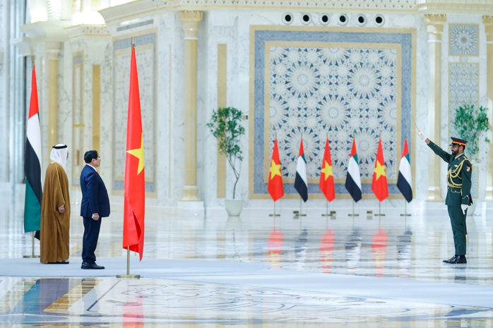 UAE bắn 21 phát đại bác chào đón Thủ tướng Phạm Minh Chính- Ảnh 5. UAE bắn 21 phát đại bác chào đón Thủ tướng Phạm Minh Chính- Ảnh 5.