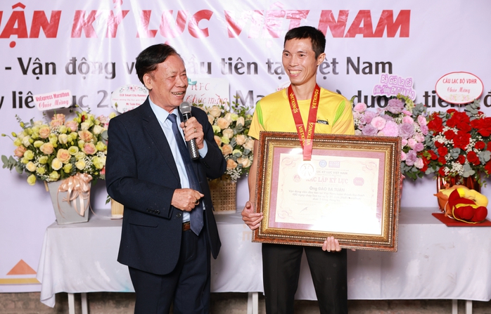 Người Việt Nam đầu tiên chạy 480 Half Marathon "sub 2" trong 480 ngày liên tiếp- Ảnh 1. Người Việt Nam đầu tiên chạy 480 Half Marathon "sub 2" trong 480 ngày liên tiếp- Ảnh 1.