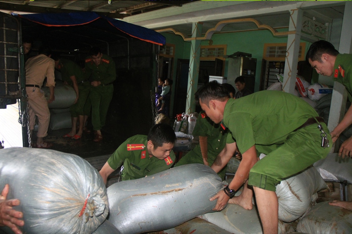 Hình ảnh rốn lũ Vĩnh Long sau chỉ đạo của giám đốc Công an Quảng Trị- Ảnh 3. Hình ảnh rốn lũ Vĩnh Long sau chỉ đạo của giám đốc Công an Quảng Trị- Ảnh 3.
