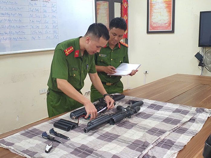 Chi tiết vụ đại ca đất cảng Bình "đen" nổ súng thanh trừng "đối thủ"- Ảnh 4. Chi tiết vụ đại ca đất cảng Bình "đen" nổ súng thanh trừng "đối thủ"- Ảnh 4.