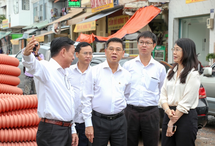 Cuối tháng 12-2024, bàn giao mặt bằng cho dự án cầu đường Nguyễn Khoái- Ảnh 2. Cuối tháng 12-2024, bàn giao mặt bằng cho dự án cầu đường Nguyễn Khoái- Ảnh 2.