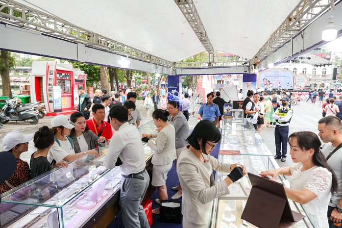 Xúc động khoảnh khắc yêu thương tại Ngày hội Gia đình trẻ hạnh phúc 2024- Ảnh 3. Xúc động khoảnh khắc yêu thương tại Ngày hội Gia đình trẻ hạnh phúc 2024- Ảnh 3.