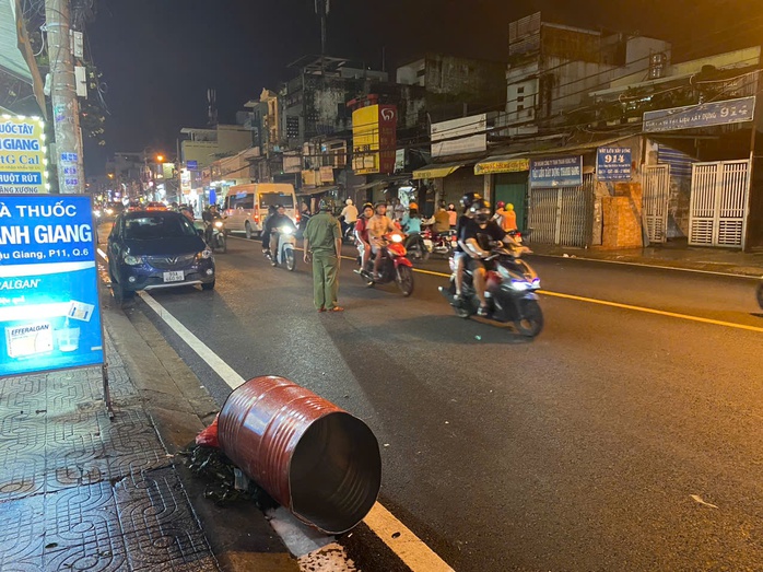 Sau tiếng nổ lớn, một người bị bỏng- Ảnh 1. Sau tiếng nổ lớn, một người bị bỏng- Ảnh 1.