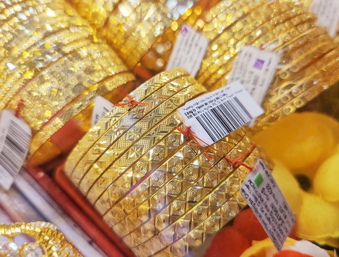 Giá vàng tăng 1 triệu đồng, Ngân hàng Nhà nước nói đã bán ra 13 tấn vàng- Ảnh 1. Giá vàng tăng 1 triệu đồng, Ngân hàng Nhà nước nói đã bán ra 13 tấn vàng- Ảnh 1.