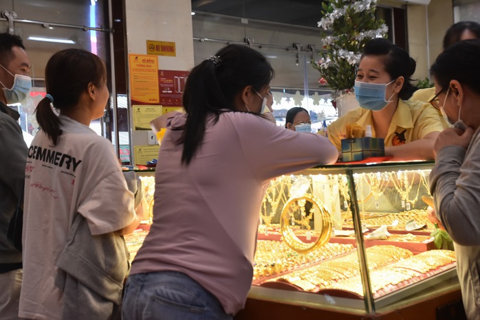 Giá vàng hôm nay, 29-10: Đảo chiều đi xuống- Ảnh 1. Giá vàng hôm nay, 29-10: Đảo chiều đi xuống- Ảnh 1.