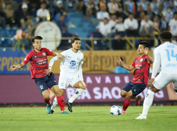 CAHN thắng sốc ĐKVĐ V-League- Ảnh 4. CAHN thắng sốc ĐKVĐ V-League- Ảnh 4.