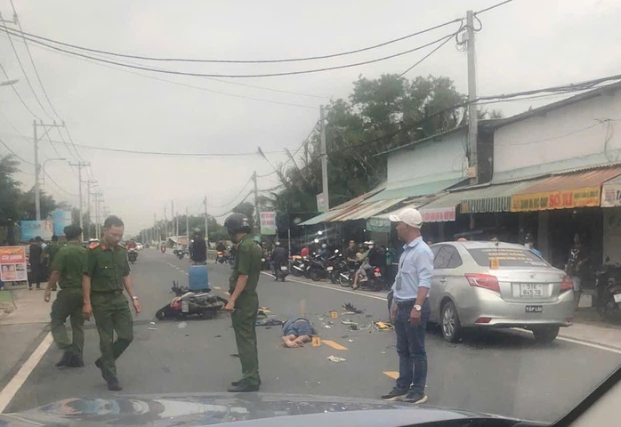 Va chạm giữa ô tô và xe máy, một người tử vong- Ảnh 1. Va chạm giữa ô tô và xe máy, một người tử vong- Ảnh 1.