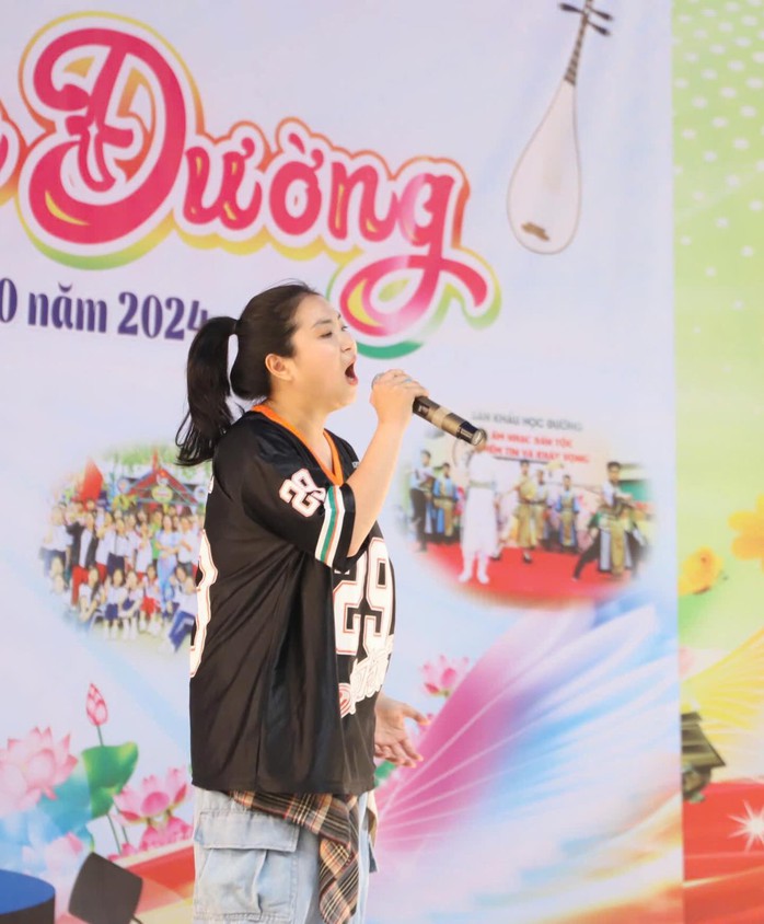 Thích thú với đoạn rap trong ca khúc "Từ TP HCM nhìn về lịch sử", đang dẫn đầu bầu chọn- Ảnh 5. Thích thú với đoạn rap trong ca khúc "Từ TP HCM nhìn về lịch sử", đang dẫn đầu bầu chọn- Ảnh 5.