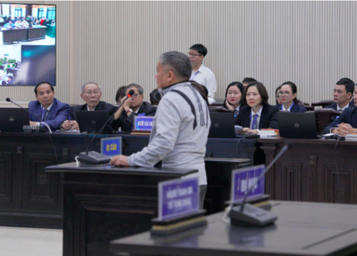 Cựu giám đốc Ban quản lý dự án khai mang tiền tỉ đi hối lộ lãnh đạo tỉnh- Ảnh 1. Cựu giám đốc Ban quản lý dự án khai mang tiền tỉ đi hối lộ lãnh đạo tỉnh- Ảnh 1.