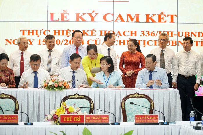 Đồng Nai ký cam kết phục vụ người dân, doanh nghiệp tốt hơn- Ảnh 2. Đồng Nai ký cam kết phục vụ người dân, doanh nghiệp tốt hơn- Ảnh 2.