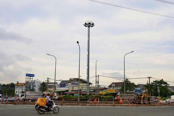 Sắp hoàn thành thu hẹp vòng xoay "tử thần" ở TP Thủ Đức- Ảnh 6. Sắp hoàn thành thu hẹp vòng xoay "tử thần" ở TP Thủ Đức- Ảnh 6.