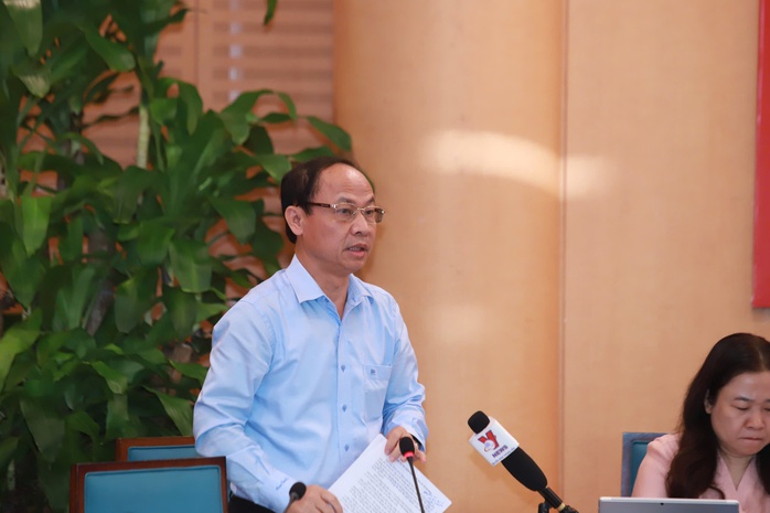 Nam sinh THPT có cử chỉ thân mật với nữ giáo viên trẻ: Là hành động "bộc phát"- Ảnh 1. Nam sinh THPT có cử chỉ thân mật với nữ giáo viên trẻ: Là hành động "bộc phát"- Ảnh 1.