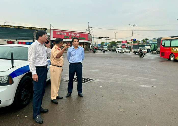 Sớm sửa Quốc lộ 51 qua Đồng Nai, Bà Rịa-Vũng Tàu lồi lõm, "ổ voi, ổ gà"- Ảnh 2. Sớm sửa Quốc lộ 51 qua Đồng Nai, Bà Rịa-Vũng Tàu lồi lõm, "ổ voi, ổ gà"- Ảnh 2.