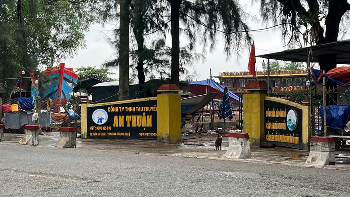 Công an thông tin vụ bắt 4 đăng kiểm viên tàu cá ở Thừa Thiên - Huế- Ảnh 3. Công an thông tin vụ bắt 4 đăng kiểm viên tàu cá ở Thừa Thiên - Huế- Ảnh 3.