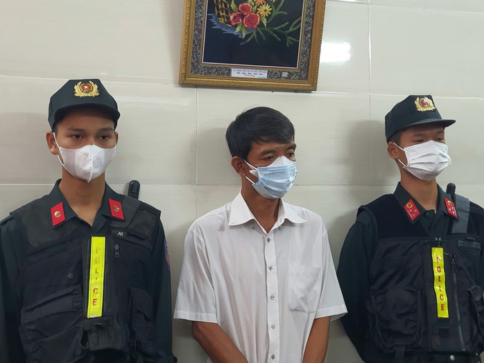 Công an thông tin vụ bắt 4 đăng kiểm viên tàu cá ở Thừa Thiên - Huế- Ảnh 2. Công an thông tin vụ bắt 4 đăng kiểm viên tàu cá ở Thừa Thiên - Huế- Ảnh 2.