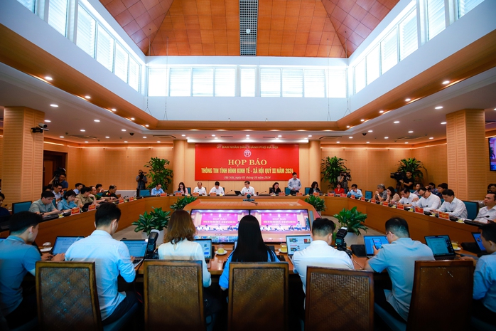 Hà Nội truy trách nhiệm về cây xanh trồng mà còn nguyên bầu- Ảnh 1. Hà Nội truy trách nhiệm về cây xanh trồng mà còn nguyên bầu- Ảnh 1.