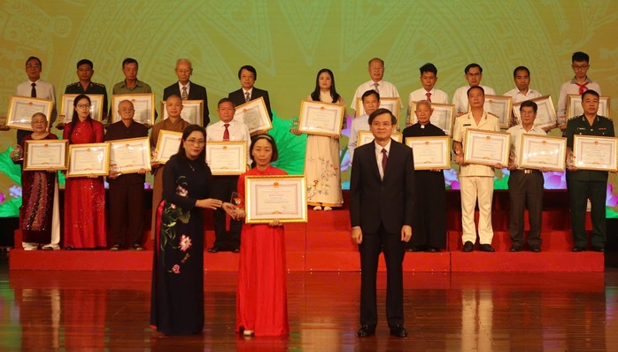 Tôn vinh 65 điển hình học tập, làm theo lời Bác- Ảnh 2. Tôn vinh 65 điển hình học tập, làm theo lời Bác- Ảnh 2.
