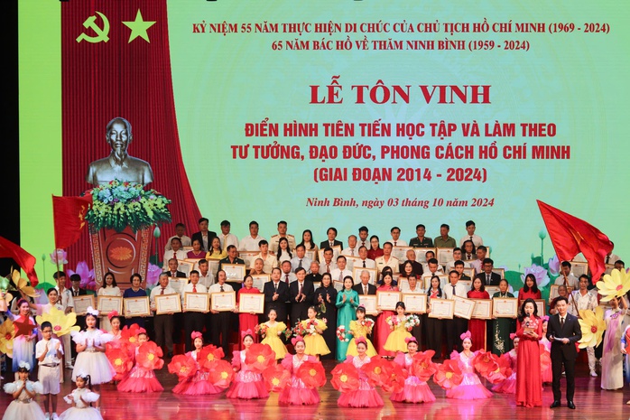 Tôn vinh 65 điển hình học tập, làm theo lời Bác- Ảnh 1. Tôn vinh 65 điển hình học tập, làm theo lời Bác- Ảnh 1.