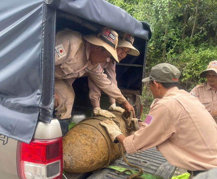 Phát hiện một quả bom "khủng" tại Quảng Bình- Ảnh 1. Phát hiện một quả bom "khủng" tại Quảng Bình- Ảnh 1.