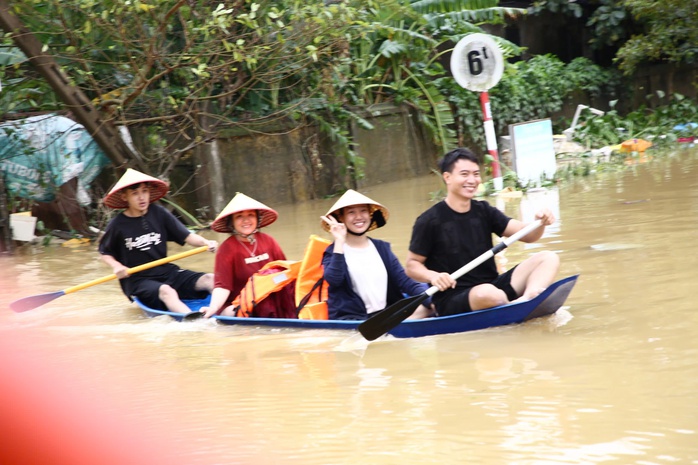 Hình ảnh mới nhất về cuộc sống người dân ở "rốn lũ" Lệ Thủy- Ảnh 2. Hình ảnh mới nhất về cuộc sống người dân ở "rốn lũ" Lệ Thủy- Ảnh 2.