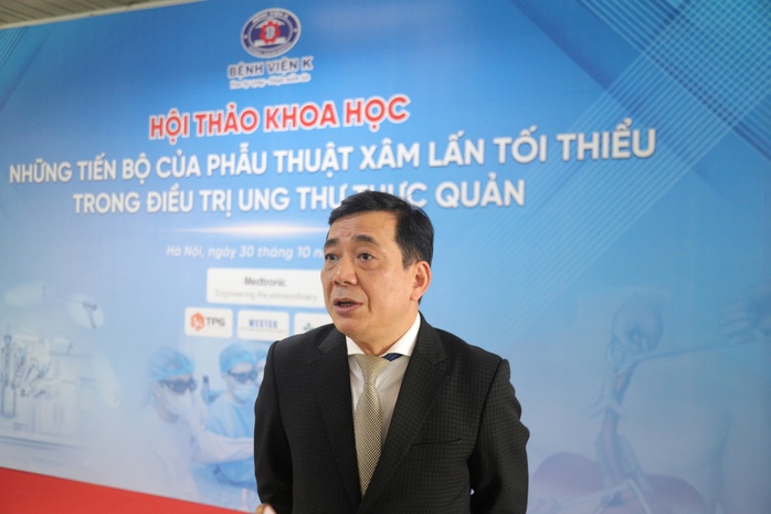 Chuyên gia Pháp và bác sĩ Việt cùng thực hiện ca mổ ung thư thực quản ít xâm lấn- Ảnh 2. Chuyên gia Pháp và bác sĩ Việt cùng thực hiện ca mổ ung thư thực quản ít xâm lấn- Ảnh 2.
