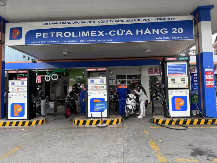 Xăng sinh học E5 biến mất ở nhiều cửa hàng (*): Người trong cuộc nói gì?- Ảnh 1. Xăng sinh học E5 biến mất ở nhiều cửa hàng (*): Người trong cuộc nói gì?- Ảnh 1.