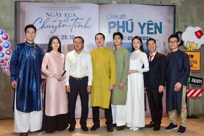 Ê-kíp phim và ông Đào Mỹ Ê-kíp phim và ông Đào Mỹ