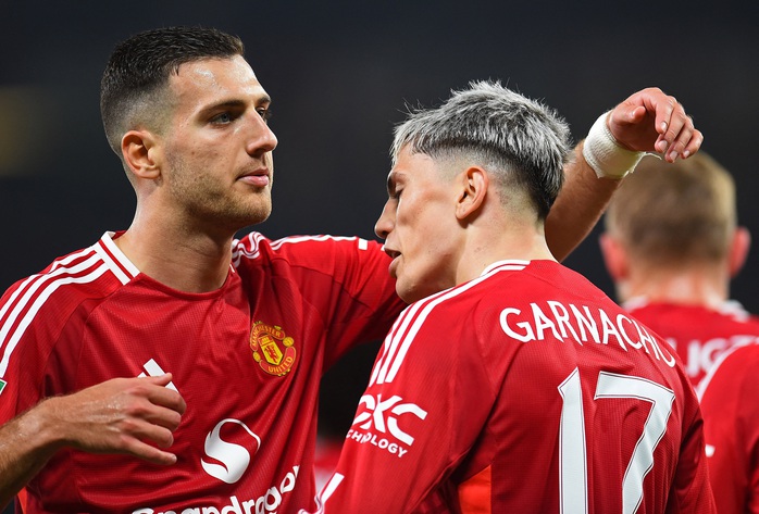 Man United thắng tưng bừng dưới quyền Nistelrooy, Man City bị loại còn mất 2 ngôi sao - Ảnh 3. Man United thắng tưng bừng dưới quyền Nistelrooy, Man City bị loại còn mất 2 ngôi sao - Ảnh 3.