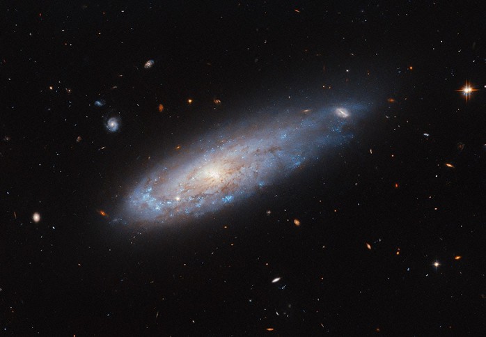 "Đạn đại bác" khủng khiếp nhất lao vụt qua kính viễn vọng NASA- Ảnh 1. "Đạn đại bác" khủng khiếp nhất lao vụt qua kính viễn vọng NASA- Ảnh 1.