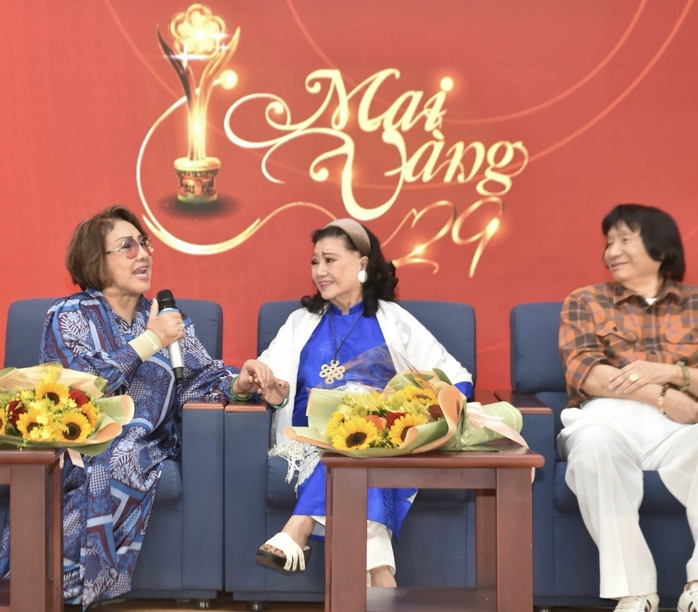NSND Kim Cương cấp cứu, dang dở việc diễn "Lá sầu riêng" tại Hà Nội- Ảnh 2. NSND Kim Cương cấp cứu, dang dở việc diễn "Lá sầu riêng" tại Hà Nội- Ảnh 2.