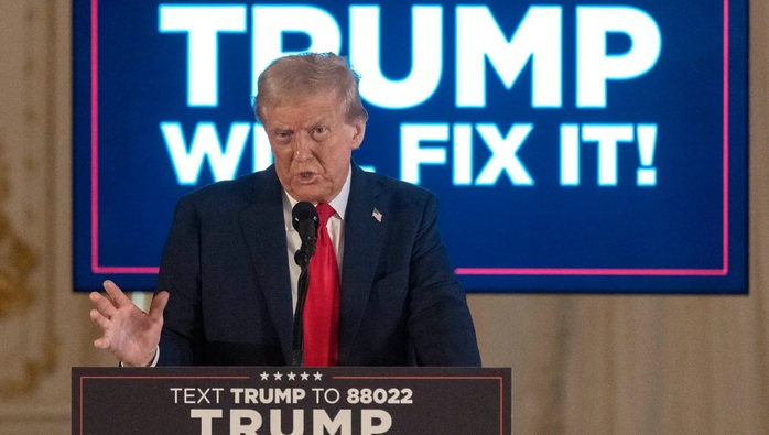 Đứng tại "vị trí cũ" của ông Trump, bà Harris đưa ra cảnh báo mới- Ảnh 2. Đứng tại "vị trí cũ" của ông Trump, bà Harris đưa ra cảnh báo mới- Ảnh 2.