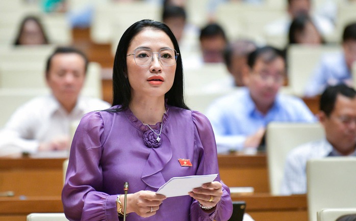 Đại biểu Trần Khánh Thu (đoàn Thái Bình) cho rằng nguyên nhân dẫn đến sự bức xúc của bệnh nhân khám chữa bệnh BHYT là vì khó khăn trong việc xin giấy chuyển tuyến Đại biểu Trần Khánh Thu (đoàn Thái Bình) cho rằng nguyên nhân dẫn đến sự bức xúc của bệnh nhân khám chữa bệnh BHYT là vì khó khăn trong việc xin giấy chuyển tuyến