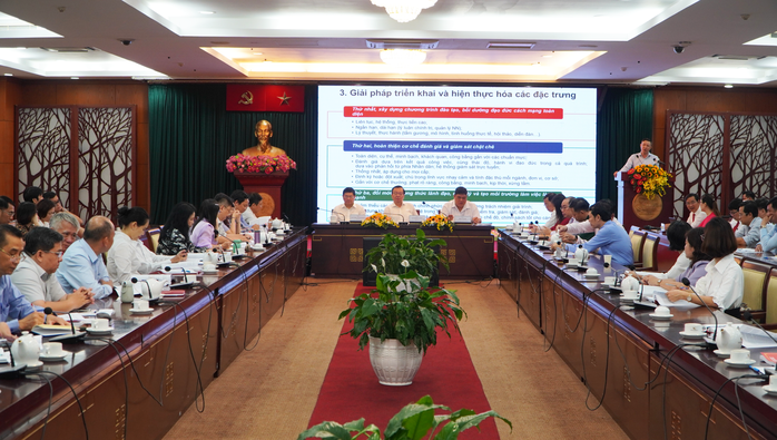 Tiêu chí về đạo đức cách mạng phải được đặt lên hàng đầu- Ảnh 1. Tiêu chí về đạo đức cách mạng phải được đặt lên hàng đầu- Ảnh 1.