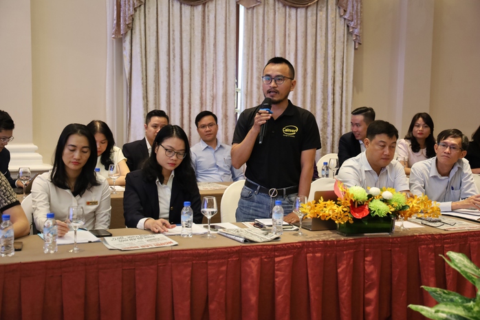 Đại diện một doanh nghiệp nêu kiến nghị tại Hội nghị đối thoại giữa doanh nghiệp và chính quyền TP HCM với chuyên đề “Tháo gỡ khó khăn, vướng mắc về lĩnh vực ngân hàng, kết nối doanh nghiệp xuất khẩu và ngân hàng”.Ảnh: Lam Giang Đại diện một doanh nghiệp nêu kiến nghị tại Hội nghị đối thoại giữa doanh nghiệp và chính quyền TP HCM với chuyên đề “Tháo gỡ khó khăn, vướng mắc về lĩnh vực ngân hàng, kết nối doanh nghiệp xuất khẩu và ngân hàng”.Ảnh: Lam Giang