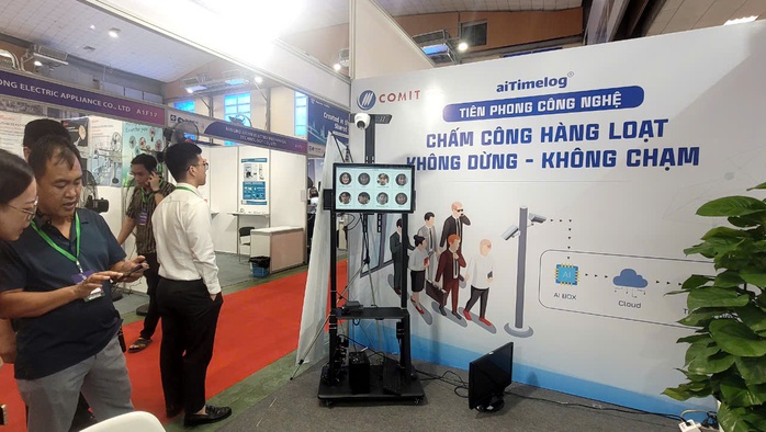 Sản phẩm AI "made in Vietnam" chấm công hàng loạt 6 người/giây- Ảnh 1. Sản phẩm AI "made in Vietnam" chấm công hàng loạt 6 người/giây- Ảnh 1.