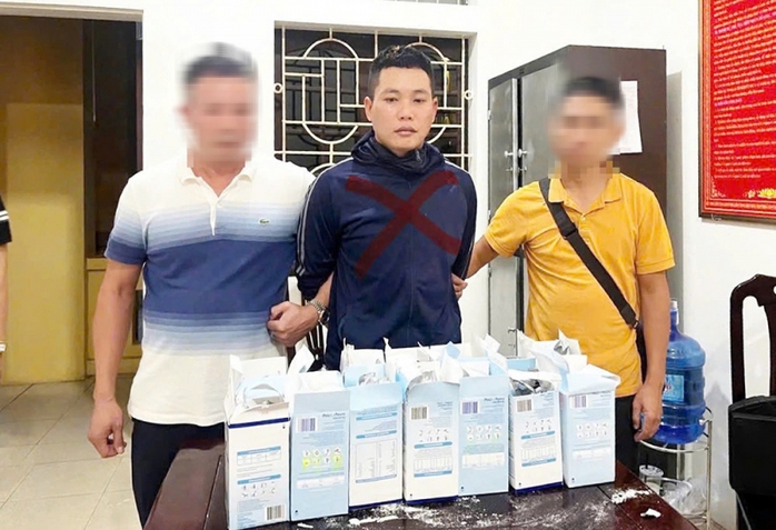 9,3 kg ketamin trong các hộp sữa vào Việt Nam qua đường hàng không- Ảnh 1. 9,3 kg ketamin trong các hộp sữa vào Việt Nam qua đường hàng không- Ảnh 1.