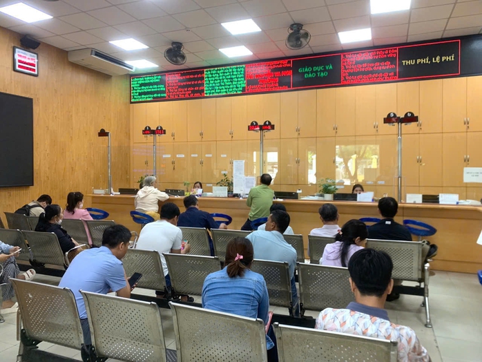 Ngày đầu áp dụng bảng giá đất mới tại TP HCM: Nơi nhộn nhịp, chỗ vắng vẻ- Ảnh 1. Ngày đầu áp dụng bảng giá đất mới tại TP HCM: Nơi nhộn nhịp, chỗ vắng vẻ- Ảnh 1.