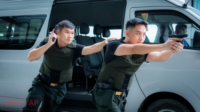 Giải cứu con tin khỏi nhóm khủng bố tại sân bay trong diễn tập mật danh KN-07- Ảnh 6. Giải cứu con tin khỏi nhóm khủng bố tại sân bay trong diễn tập mật danh KN-07- Ảnh 6.