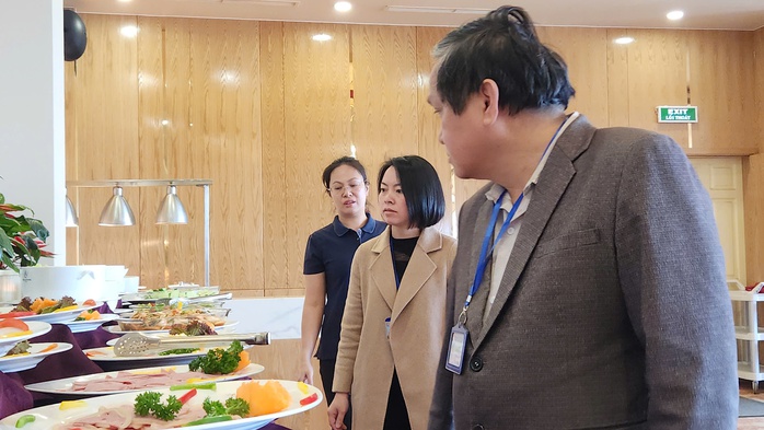 Rau sống ở khách sạn 4 sao Đà Lạt có... ốc sên- Ảnh 2. Rau sống ở khách sạn 4 sao Đà Lạt có... ốc sên- Ảnh 2.