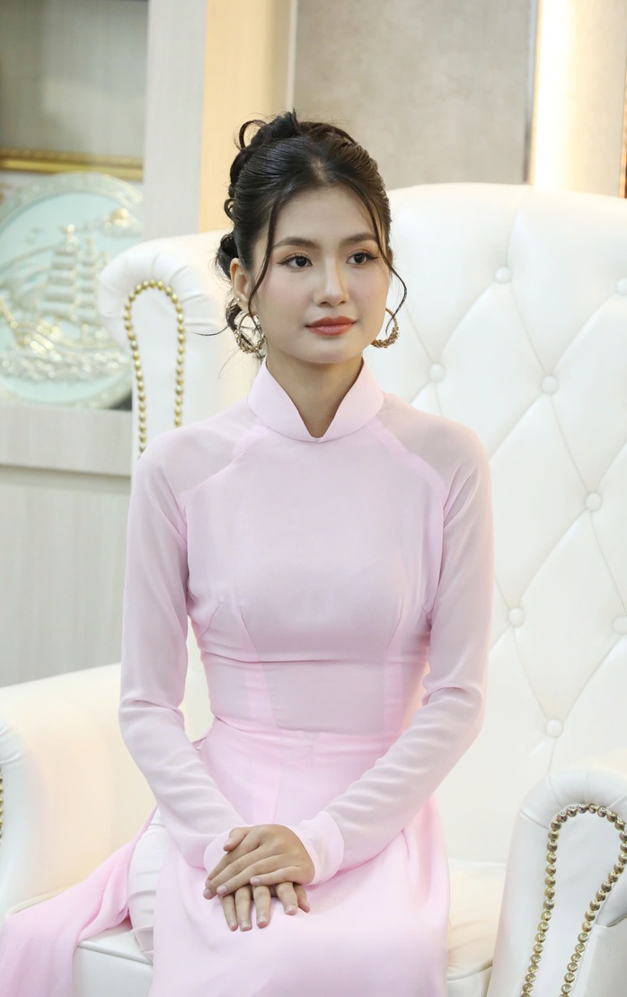 Hoa hậu Nguyễn Thanh Hà tặng 30.000 tập vở cho học sinh khó khăn vùng lũ- Ảnh 1. Hoa hậu Nguyễn Thanh Hà tặng 30.000 tập vở cho học sinh khó khăn vùng lũ- Ảnh 1.